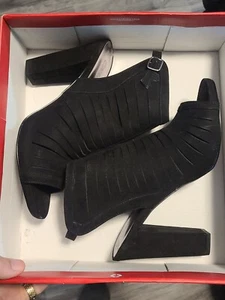Carlos Santana Black 3” Heels Suede buckle Peep Toe Sexy Shoes Size 9M wom. EUC! - Picture 1 of 8
