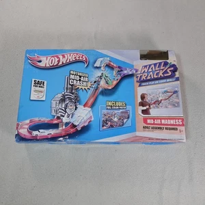 Mattel Hot Wheels Mid Air Madness Wall Tracks Trackset 2011 New Sealed Race Cars - Picture 1 of 16