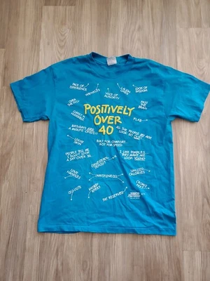 Camiseta De Colección Positively Over 40 Over The Hill Humor Puntada Única Talla Grande Foto 1 de 4