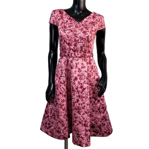 Girl Meets Glam Damen 2 rosa Blumen Elle Brightex Herzogin Satin Fit Flare Kleid - Bild 1 von 9