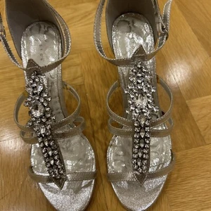 Women’s Heels Uk 5 - Picture 1 of 4