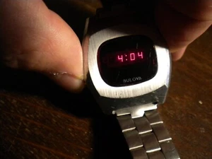 Reloj Digital BULOVA Computron Vintage Hora y Mes y Día - Imagen 1 de 4