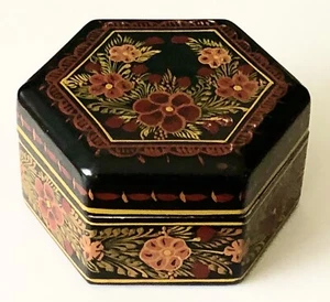 Vintage handgefertigte handbemalte Holz Blumenmuster Sechseck Schmuck Box schwarz Hintergrund - Bild 1 von 7
