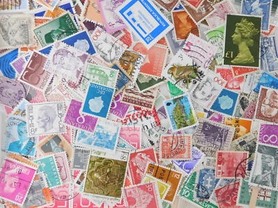 STAMP WOLD WIDE 2500pc lot off paper philatelic collection used - Image 1 of 4