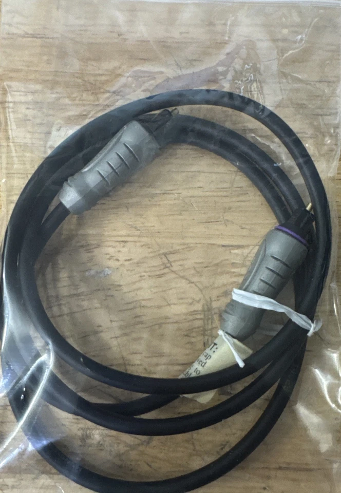 Monster Standard THX I100FO Fiber Optic Audio Interconnect Cable 4 FT - Image 1 of 4