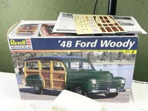 Ford Woody Wagon Revell scala 1/25 1948 completo, mai costruito a ancora sigilla - Foto 1 di 3