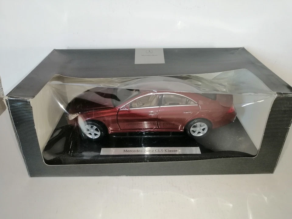 MERCEDES-BENZ CLS KLASSE MODELLAUTO 1/18 DIE CAST - Immagine 1 di 4