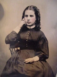 ANTICA FOTO 'TIPO LATTA' del 1800~BELLA RAGAZZA con GUANCE COLORATE~PENSIERO lontano~ - Foto 1 di 5