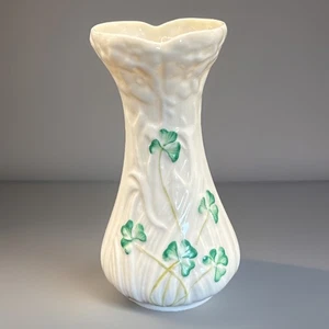 Jarrón vintage Belleek trébol brote margarita juguete derrame porcelana - Imagen 1 de 8