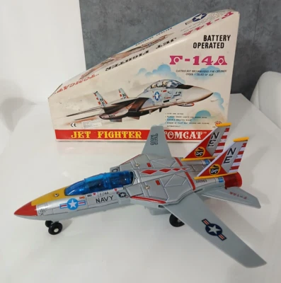 Modellino Aereo Latta Jet Fighter F-14A Tomcat Son Ai Toys Vintage con Scatola - Immagine 1 di 4