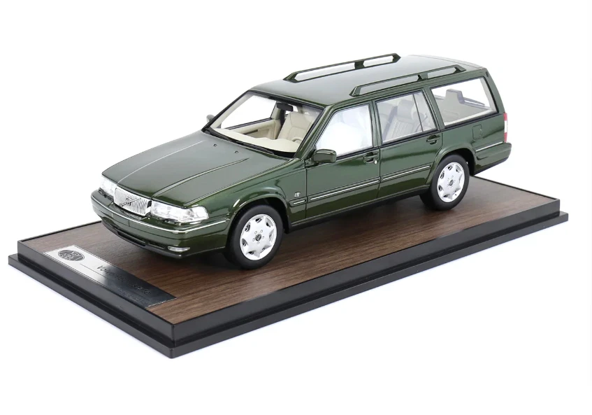 1:18 Volvo 960 Estate 1996 Resin Model Car RadScale Collectibles - Image 1 of 1