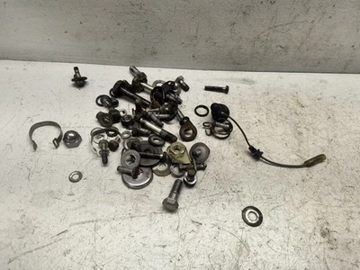 Kawasaki KZ400D KZ400 1977 OEM varios herrajes chasis motor bastidor pernos Foto 1 de 4