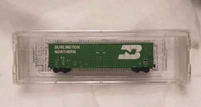 *Z*-Scale Burlington Northern BN 321625 50' Rib Side Box Car Plug Door 2011 - Image 1 of 4