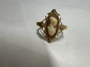 Vintage AVON Cameo Gold tone Adjustable Ring - Picture 1 of 3