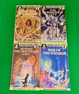 The World of Lone Wolf *** KOMPLETTER 1. EDITION SET 1-4 !!*** Joe Dever Ian Seite 2 - Bild 1 von 17