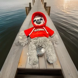 Felpa con cappuccio Nanco Sloth Plush 18” rossa #SLOTHMODE blu occhi scintillanti peluche nuova con etichette - Foto 1 di 10