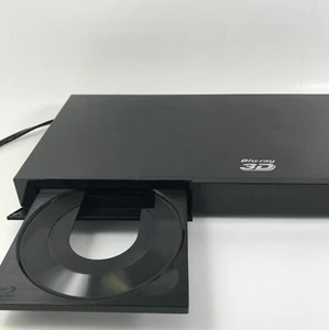 Samsung DVD Player. No Remote. DVDs play, blu-rays DO NOT, READ BELOW - Picture 1 of 8