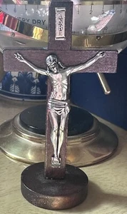 INRI WOODEN CRUCIFIX CROSS ON STAND 4.5” HIGH For Silver - Picture 1 of 4