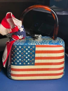 Stella Page Handtasche selten Flaggenmotiv handbemalt mit Pailletten US Flagge Sterne - Bild 1 von 5