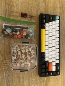Nuphy Halo 65 - Clicky Blue Switches w/ Extra Red - Picture 1 of 9