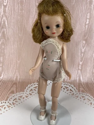 De colección 1950 8” Betsy McCall todo plástico duro Foto 1 de 4