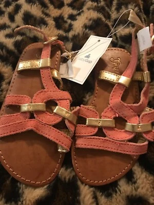 全新 Baby Gap 珊瑚和金色 Sandalea 尺寸 7 — 第 1/4 张图片