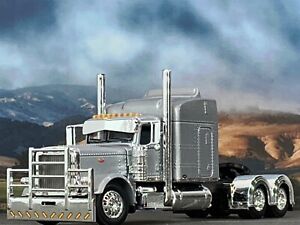 1/64 DCP SILVER PETERBILT 389 W/ 63" MID ROOF SLEEPER W/ WHALE TAIL