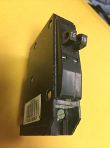 Square D Twin QOT1515 Circuit Breaker , 15A/15A , 120 V - Picture 1 of 4