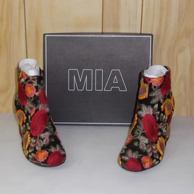 Botas de tornozelo Mia bordadas florais biqueira redonda 3,5" salto bloco 7M novas com etiquetas - Imagem 1 de 4