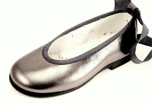 DE OSU -Spain -Girls Silver Leather Dress Ballet Flats -European Shoes -Sz 10-2 - Picture 1 of 5