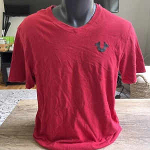 True Religion Jeans World Tour Red V-Neck Short Sleeve T-Shirt Men's Sz Med EUC - Picture 1 of 4
