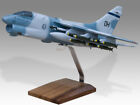 Vought A-7 Corsair II USAF Solidny piec Suszone drewno mahoniowe Ręcznie robiony model biurkowy