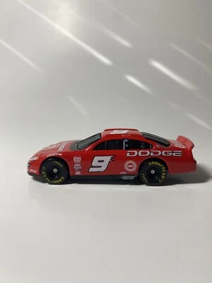 Hasbro 2001 No 9 Bill Elliot DODGE Intrepid National Training Center 1:64 как есть - Изображение 1 из 4