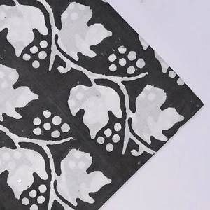 Hermosa tela artesanal negra floral con estampado a mano de algodón indio de 5 yardas - Imagen 1 de 7