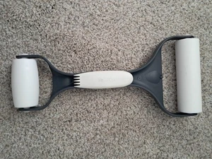 Pampered Chef Baker’s Roller Double Ended Rolling Pin Pastry Dough #1485 w/ Tool - Picture 1 of 6