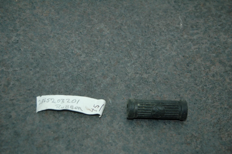 NUEVO DE STOCK Suzuki 25652-03201 palanca de cambios goma b100 t10 t250 mt50 ts50 gs550 nuevo Foto 1 de 4