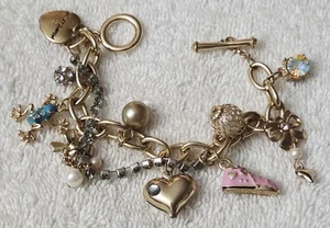 Vintage Betsey Johnson Frog Heart Rhinestone Bow Shoe Goldtone Charm 7" Bracelet - Picture 1 of 4