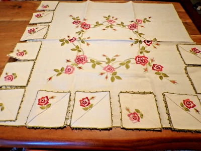 Linge ancien Petite Nappe + 12 Serviettes lin écru brodé de roses - Photo 1/4