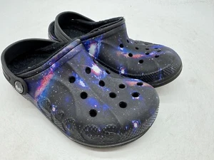 CROCS UNISEX-CHILD KIDS BAYA LINED PRINTED COMFORT CLOG GALAXY PRINT SIZE 3 - Picture 1 of 4