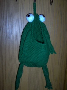 New, handcrafted/crochet frog, yip yip type hanging basket, - Picture 1 of 4