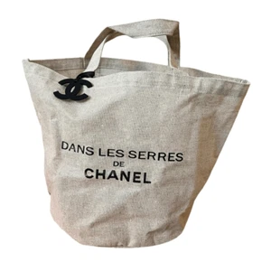 Dans les serres de Chanel Fashion Show Collector's Beach Tote Bag - Picture 1 of 5