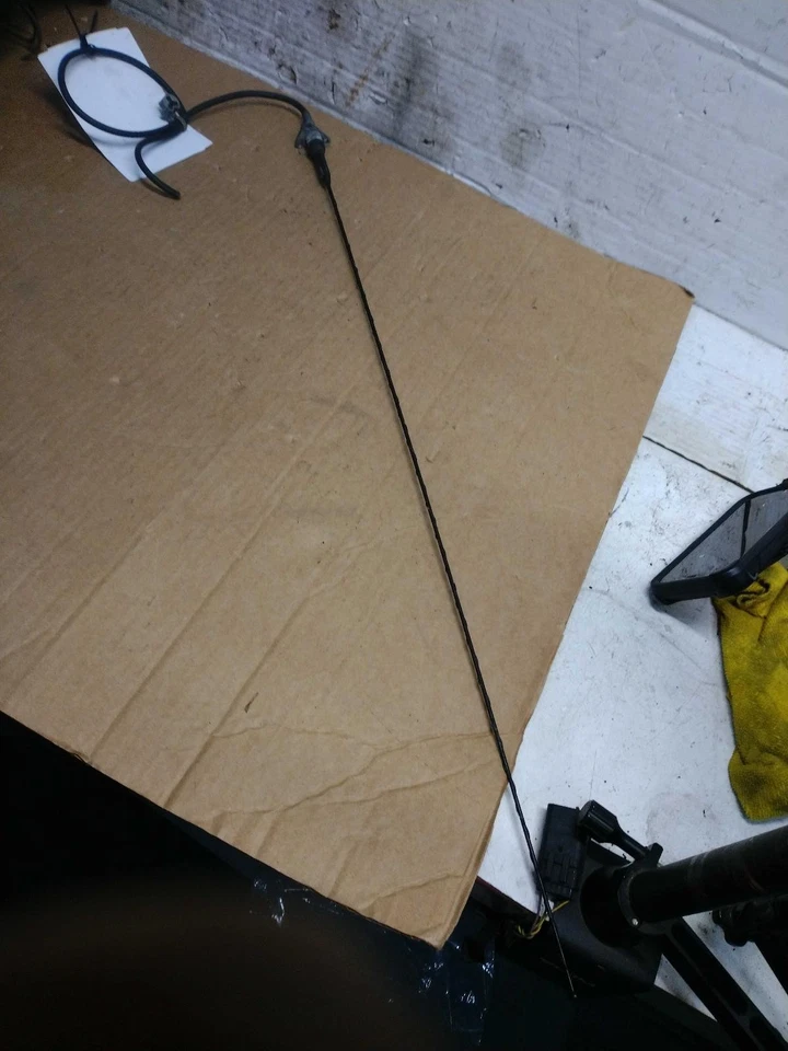 GMC Sierra 1500 2018 camioneta antena blanca usada pieza OEM NJ25-21337-524098 Foto 1 de 4