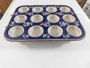 NEW TEMPTATIONS BY TARA CERAMIC COBALT BLUE FLORAL LACE MUFFIN DISH & RACK 12X16 - Picture 1 of 10
