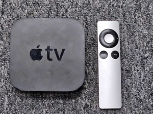 Apple TV 3rd Generation 8GB HD Media Streamer A1469 and Remote - Picture 1 of 4