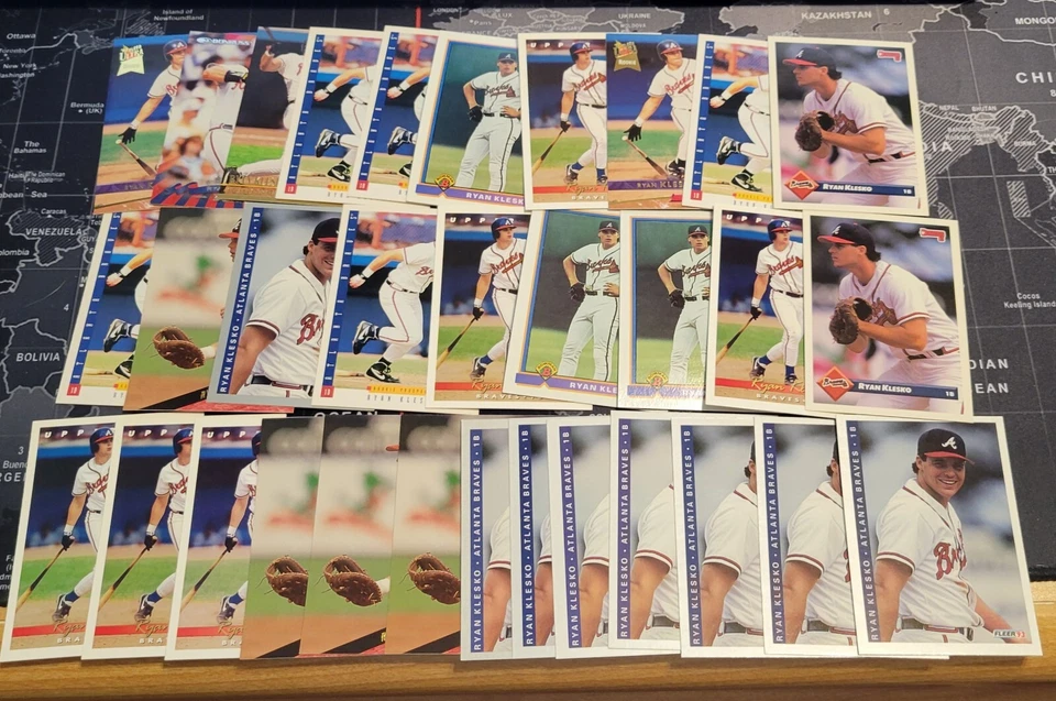 Ryan Klesko 1992-1994 Atlanta Braves Rookie Baseball Card Lot of 32 - Image 1 of 1