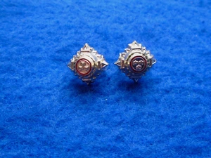 PAIR BRITISH MILITARY OFFICERS GOLD ANODISED & ENAMEL RANK PIPS, 13MMX13MMX16MM - Picture 1 of 4