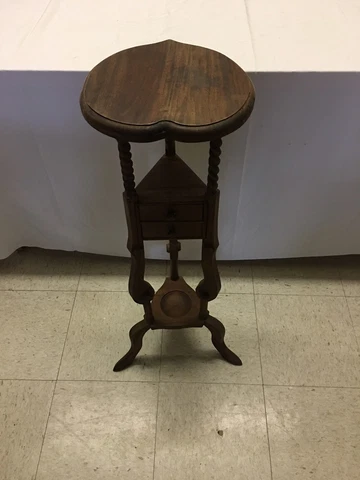 VictorianCarved wood Barley Twist Pedestal Display Heart Shape Cover