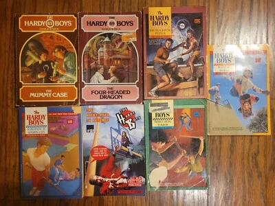 Лот из 7 винтажных книг The Hardy Boys Franklin W. Dixon 1979-1982 гг. в мягкой обложке - Изображение 1 из 4