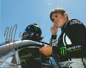 HAILIE DEEGAN signiertes 8 x 10 Foto NASCAR Stock Car Racing KOSTENLOSER VERSAND Auto'd - Bild 1 von 1