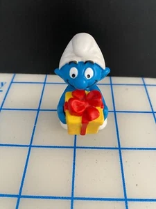 smurfs  with yellow present - Picture 1 of 2